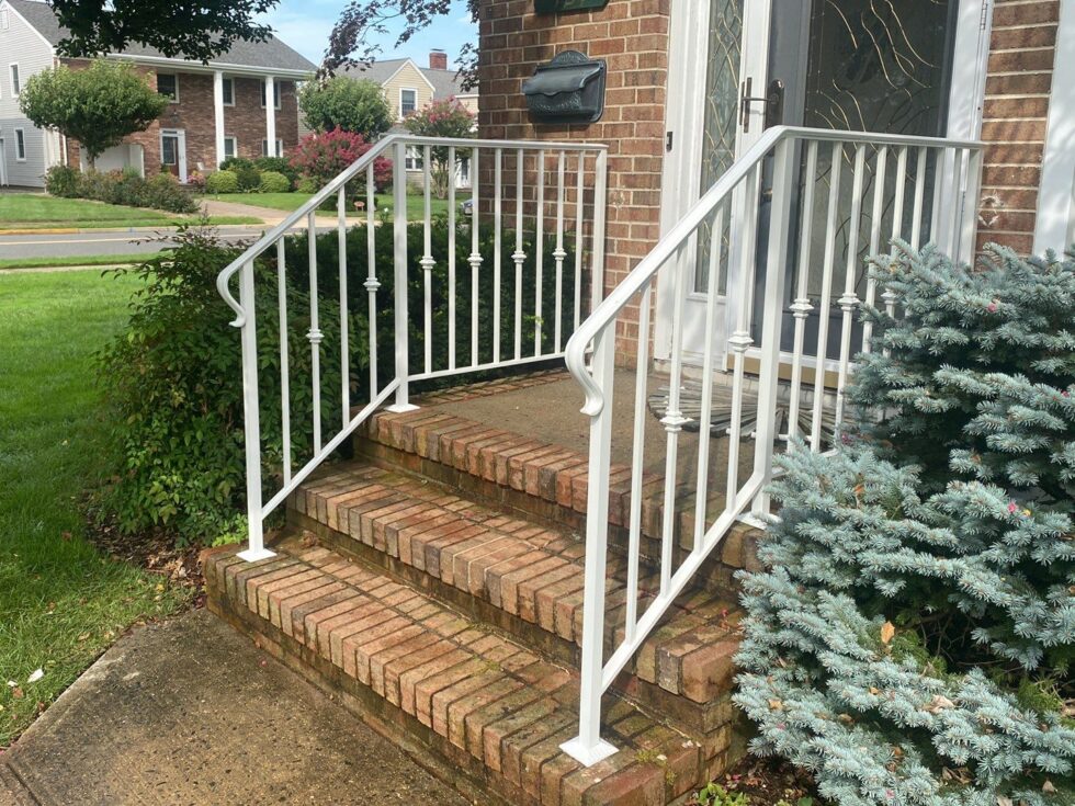 Exterior Standard Railing 20 | Newman Iron Works
