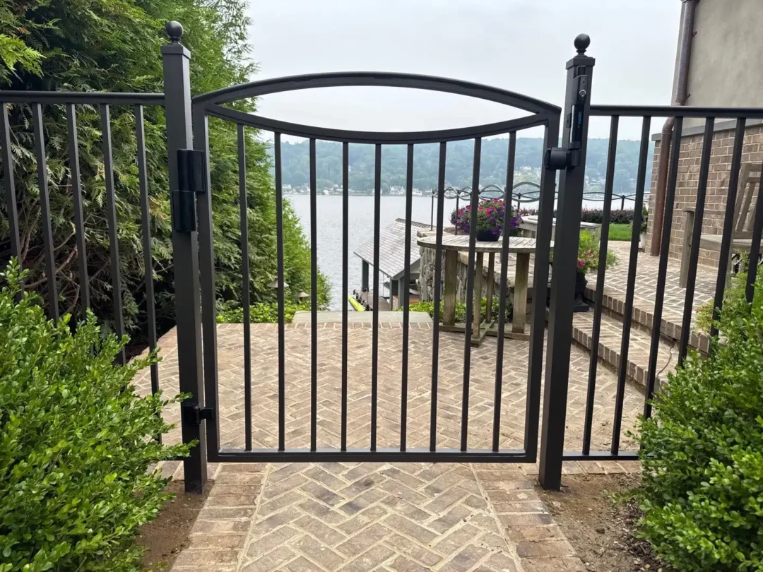 Estate Fence 16 - Image 11
