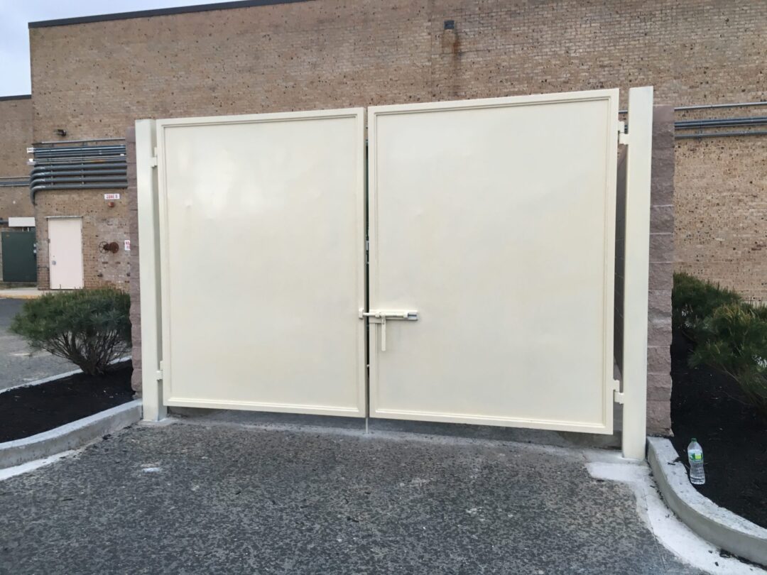 Commercial Gate 1