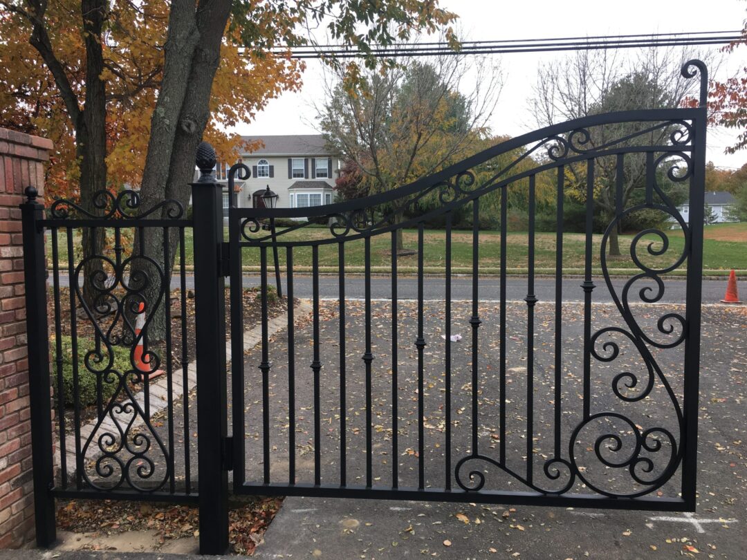 Driveway Gate 18 - Image 2