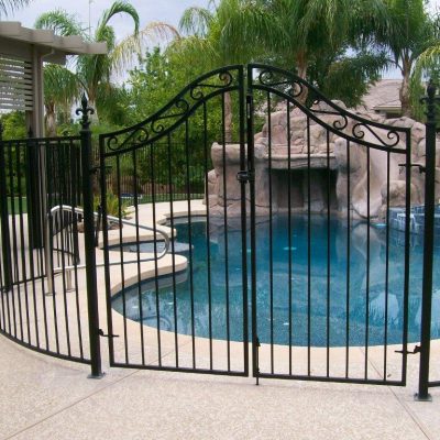 estate-pool-gate